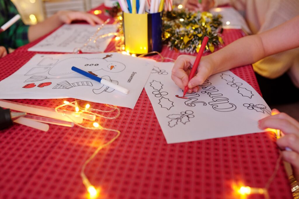 10 idées de coloriage de Noël à imprimer en PDF pour des activités festives en famille 10 idées de coloriage de Noël à imprimer en PDF pour des activités festives en famille