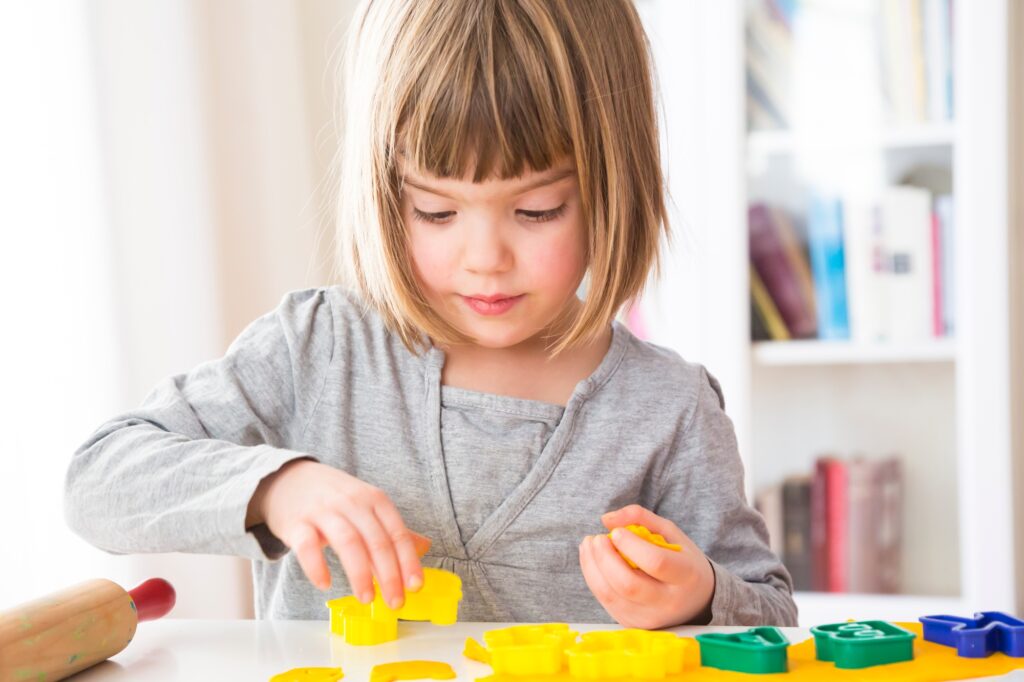 Organisez un atelier créatif avec des modèles de pâte à modeler facile à suivre Organisez un atelier créatif avec des modèles de pâte à modeler facile à suivre